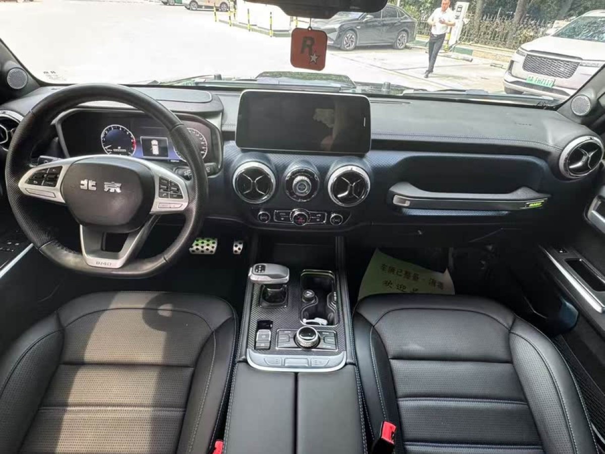 北京 BJ40  2020款 2.0T 自動(dòng)四驅(qū)城市獵人版至尊型圖片