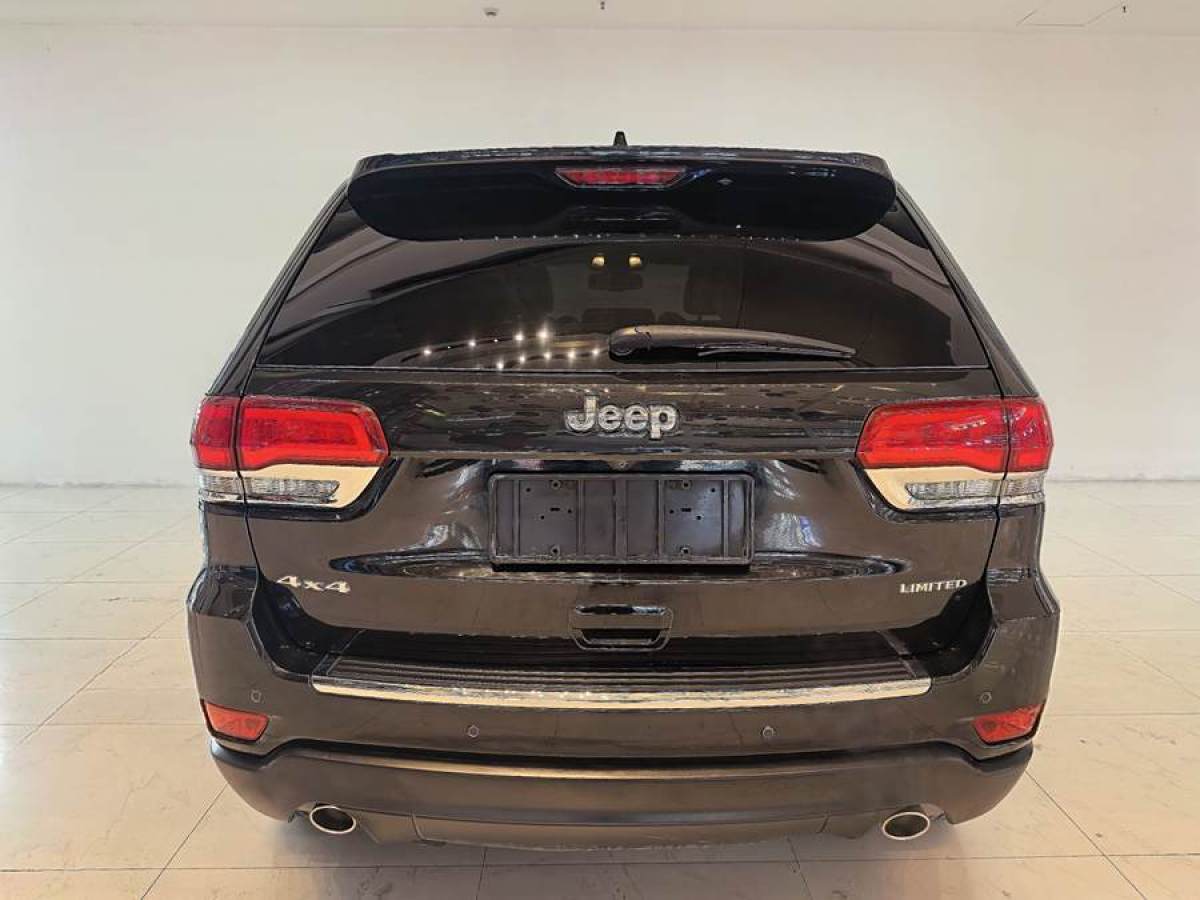 Jeep 大切諾基  2016款 3.0L 舒享導(dǎo)航版圖片