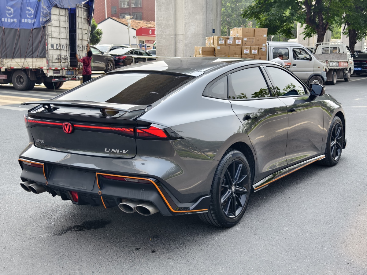 長安 長安UNI-V  2022款 1.5T 運動版圖片