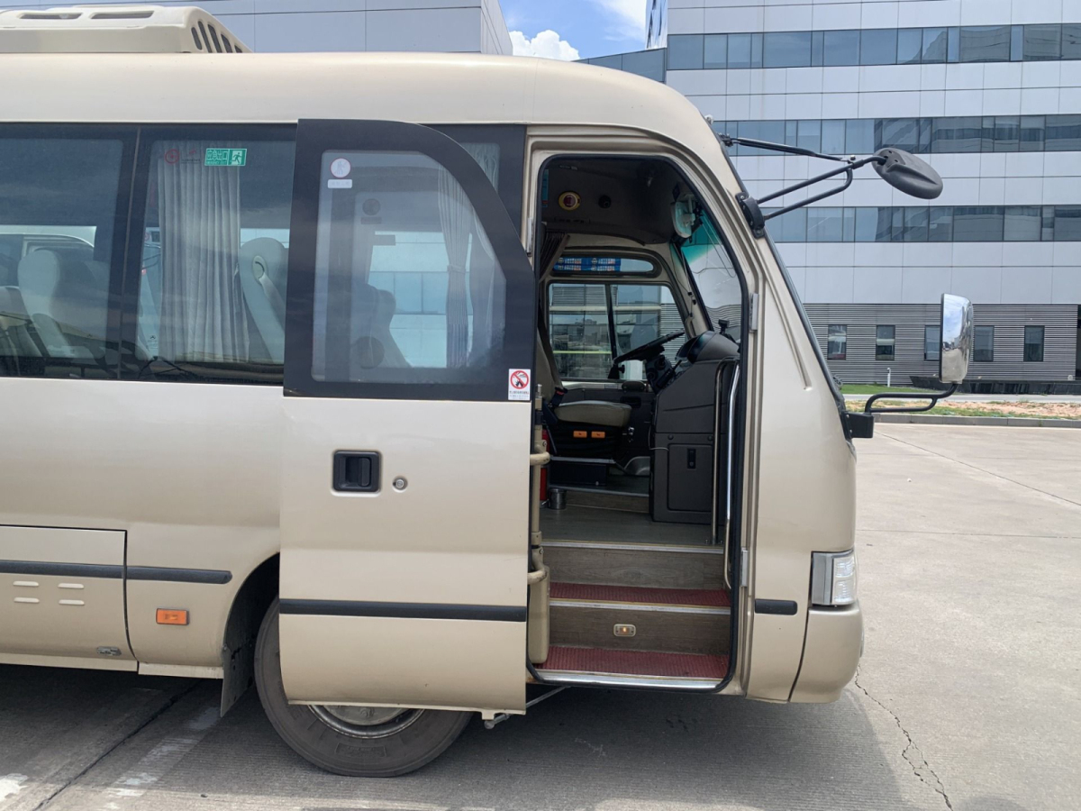 粵牌有公告27座江鈴晶馬寧德時(shí)代純電旅游車圖片