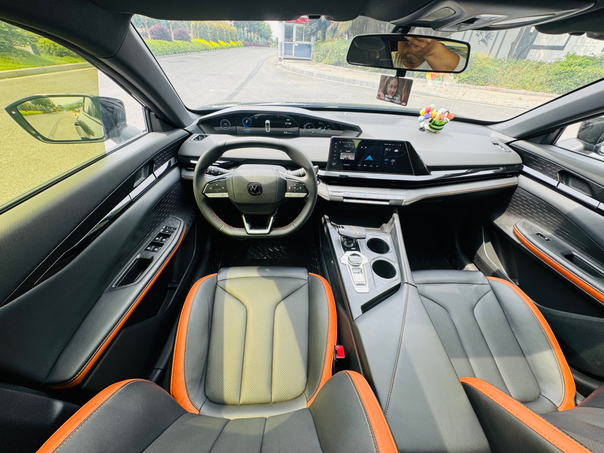 長安 長安UNI-V  2023款 1.5T 尊享型圖片