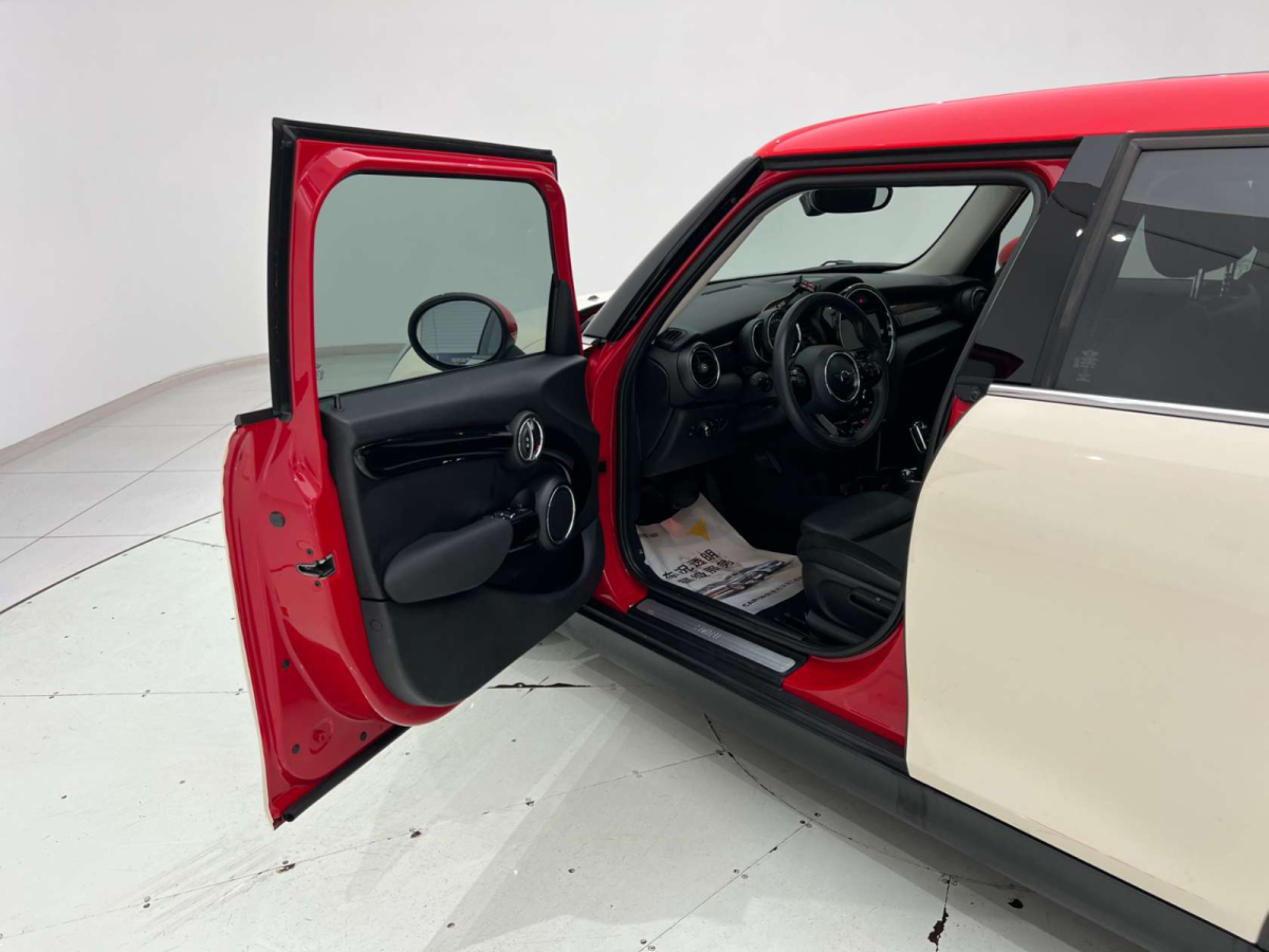 MINI MINI  2018款 1.5T COOPER 藝術(shù)家 五門版圖片