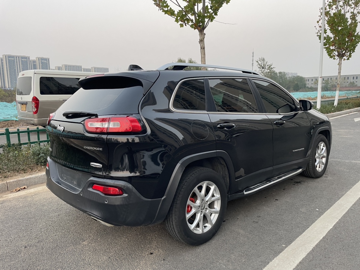 Jeep 自由光  2017款 2.4L 領(lǐng)先版圖片