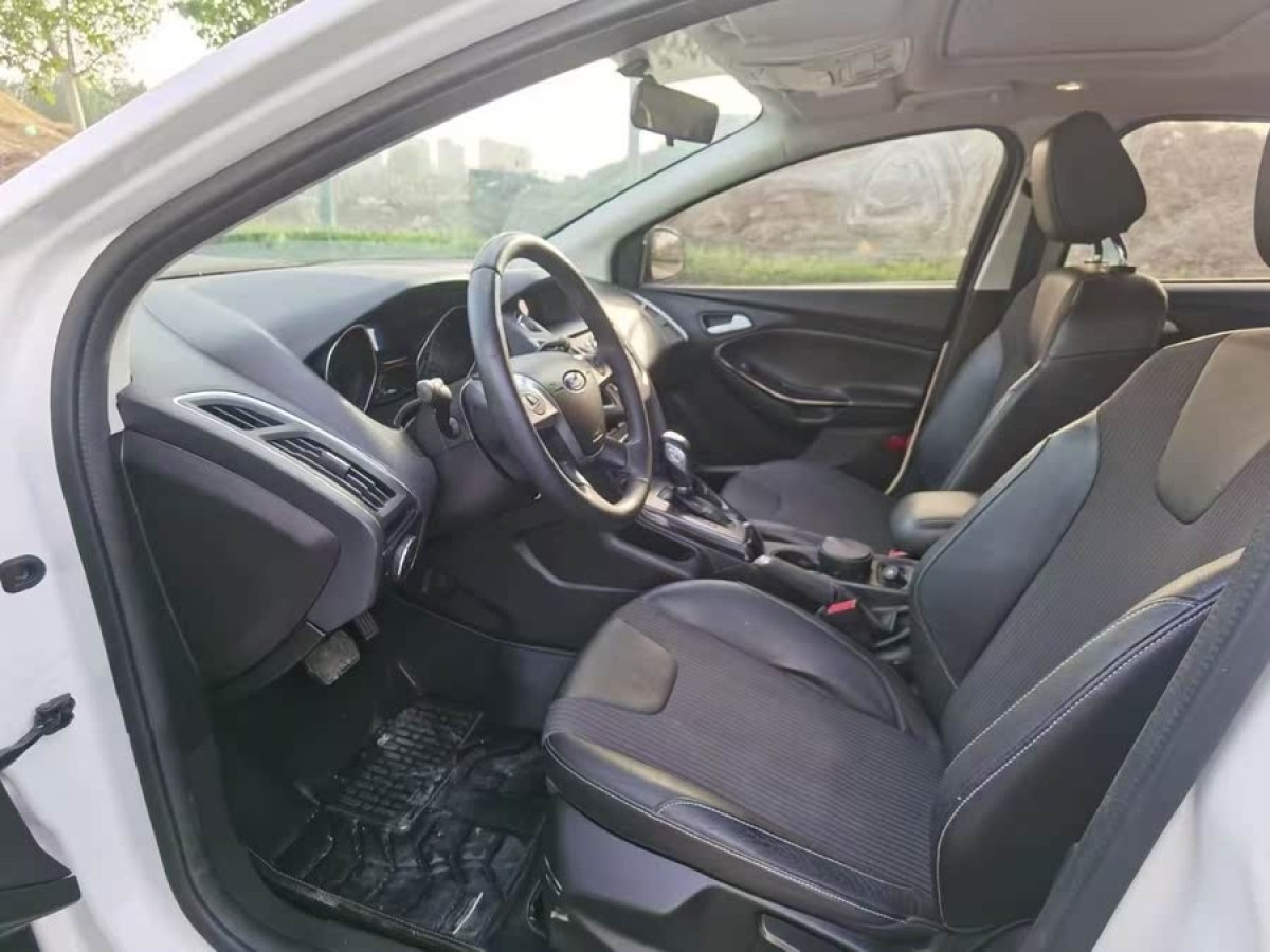福特 ?？怂? 2012款 兩廂 1.6L 自動風尚型圖片