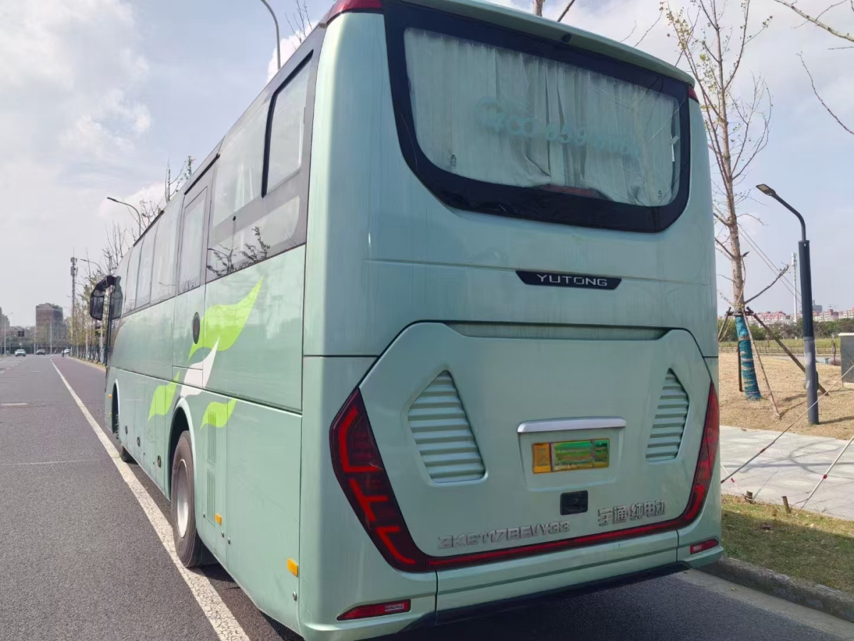 同款兩臺(tái)50座非營(yíng)運(yùn)宇通6117新能源電車(chē)圖片