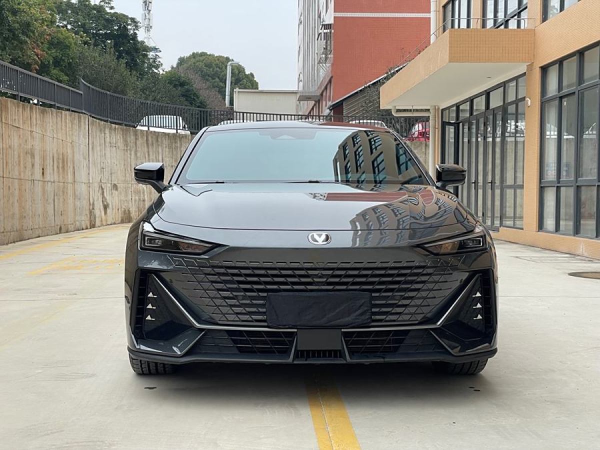 長(zhǎng)安 長(zhǎng)安UNI-V  2023款 1.5T 尊貴型圖片