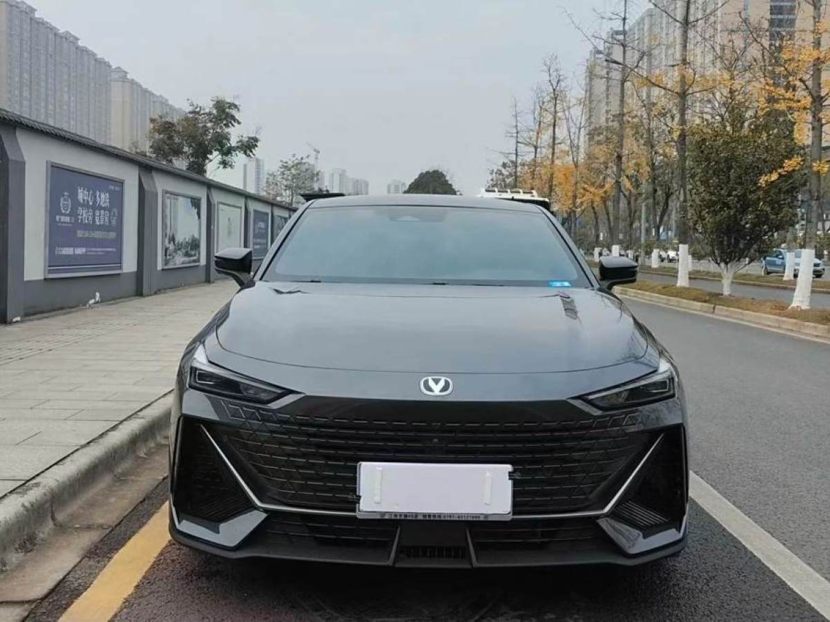 長安 長安UNI-V  2022款 1.5T 尊貴型圖片