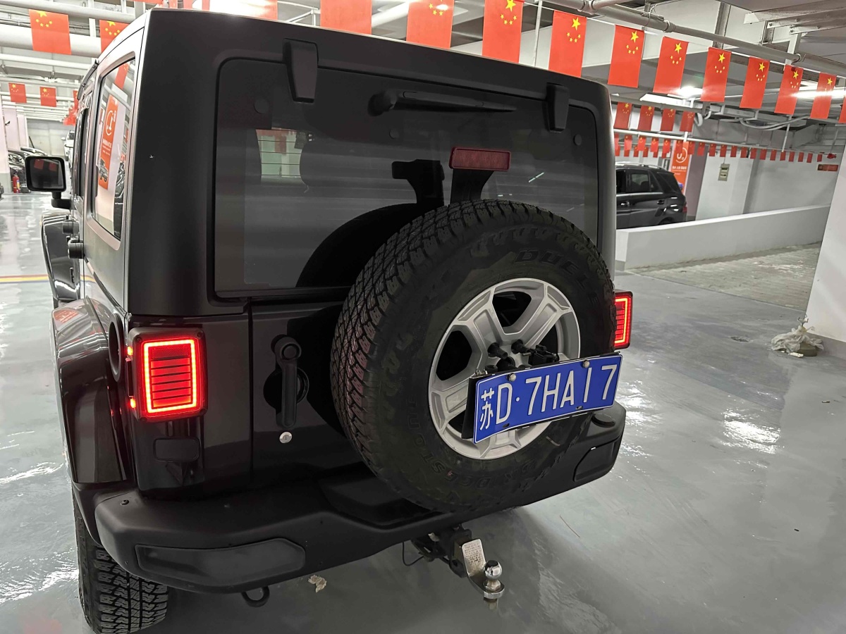 Jeep 牧馬人  2015款 3.0L Sahara 四門版圖片