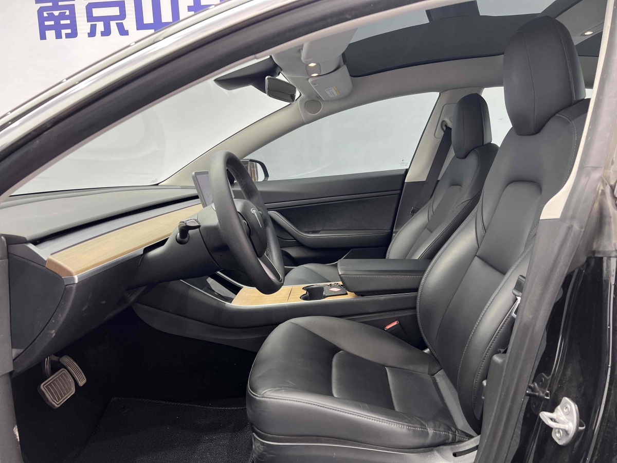 特斯拉 Model 3  2020款 改款 標(biāo)準(zhǔn)續(xù)航后驅(qū)升級版圖片