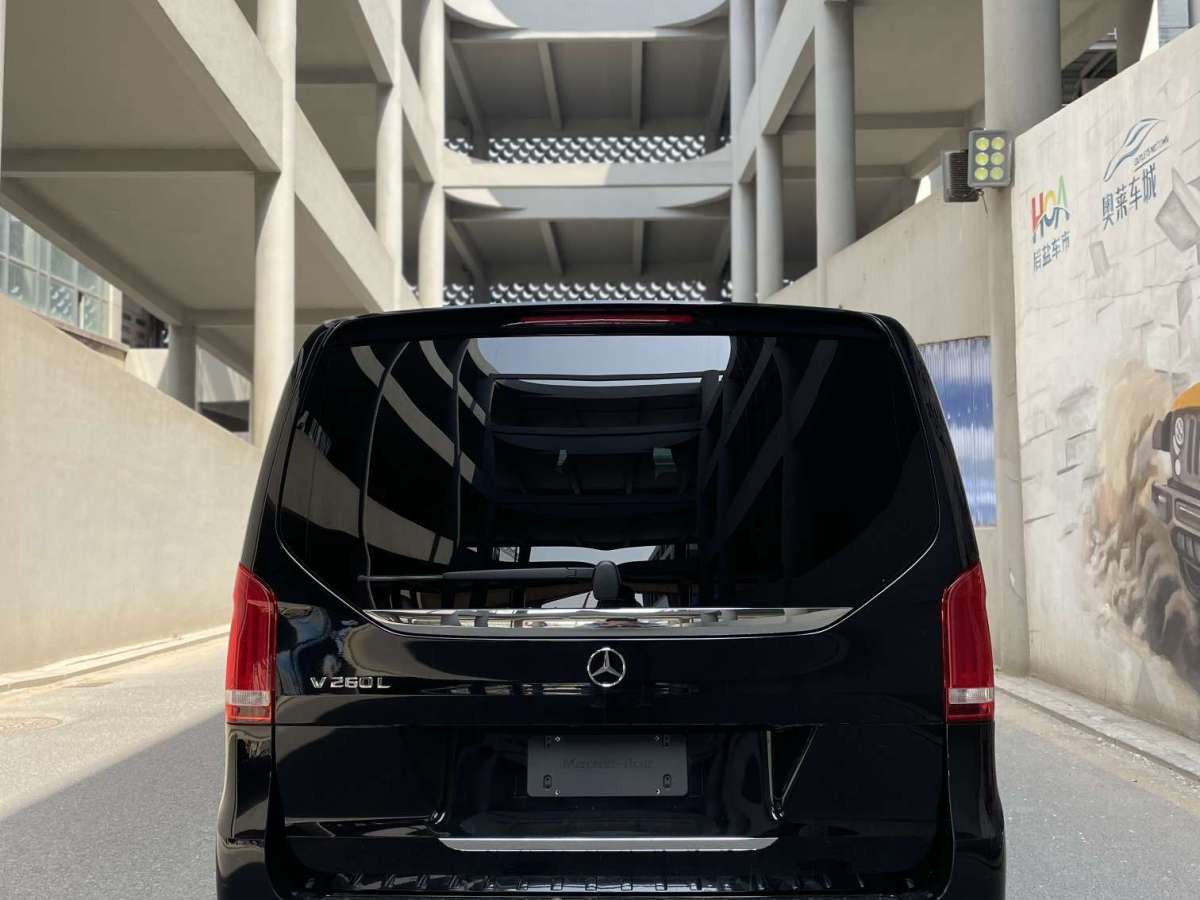 奔馳 V級(jí)  2022款 V 260 L 長(zhǎng)軸距豪華版圖片