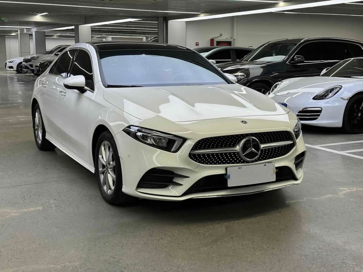 奔馳 奔馳A級(jí)  2020款 改款 A 200 L 運(yùn)動(dòng)轎車動(dòng)感型圖片