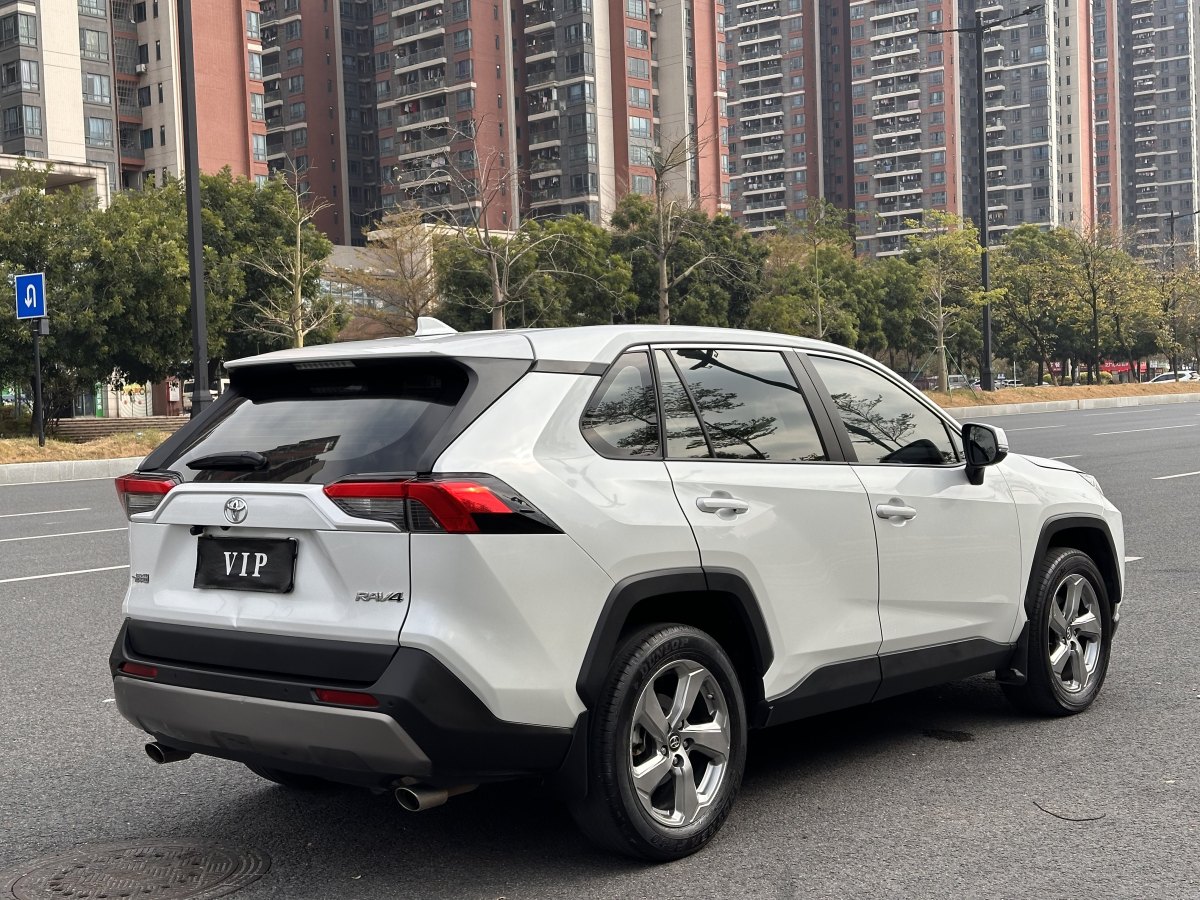 豐田 RAV4  2018款 榮放 2.0L CVT兩驅(qū)風(fēng)尚版圖片