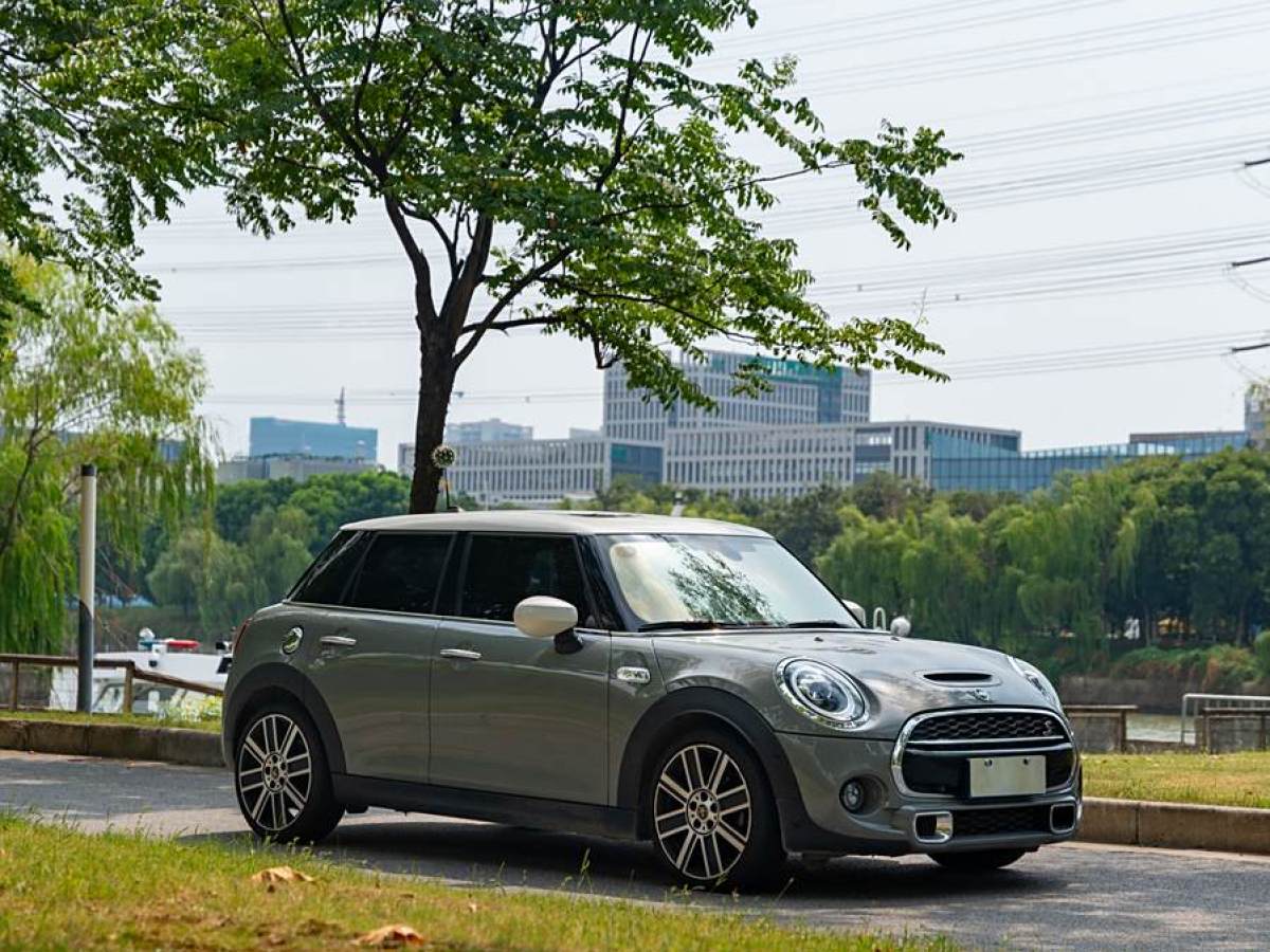 MINI MINI  2021款 2.0T COOPER S 藝術(shù)家 五門版圖片