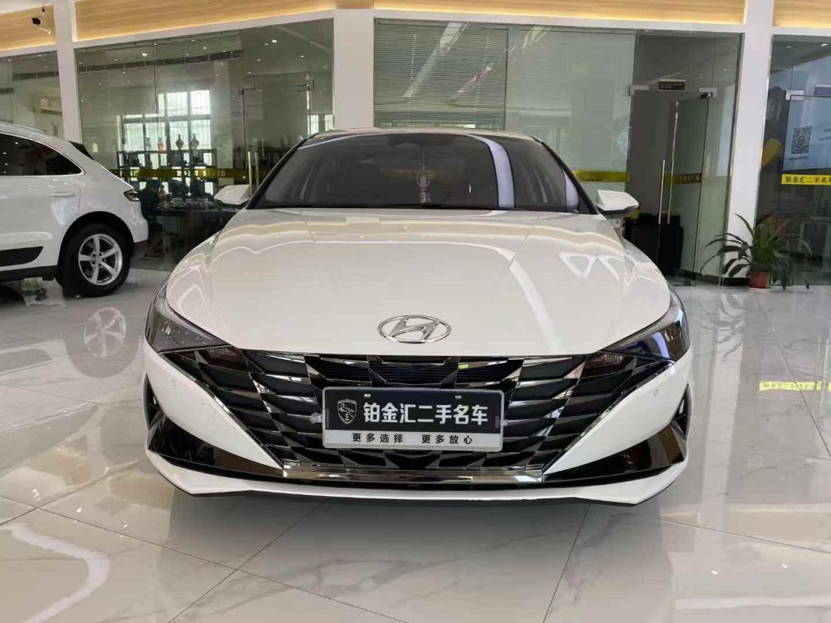 現(xiàn)代 伊蘭特  2022款 1.5L CVT 20周年紀(jì)念款圖片