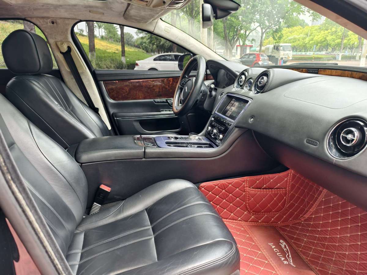 捷豹 XJ  2012款 XJL 3.0 全景商務(wù)版圖片
