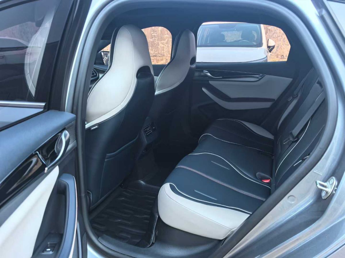 吉利 博瑞GE新能源  2022款 1.5T PHEV 里程升級(jí)版尊貴型圖片