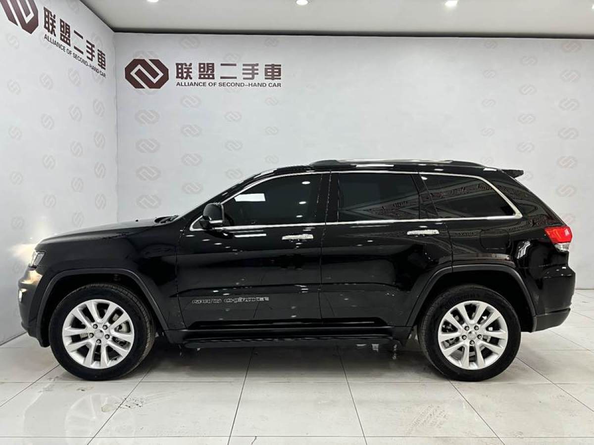 Jeep 大切諾基  2016款 3.0L 舒享導(dǎo)航版圖片