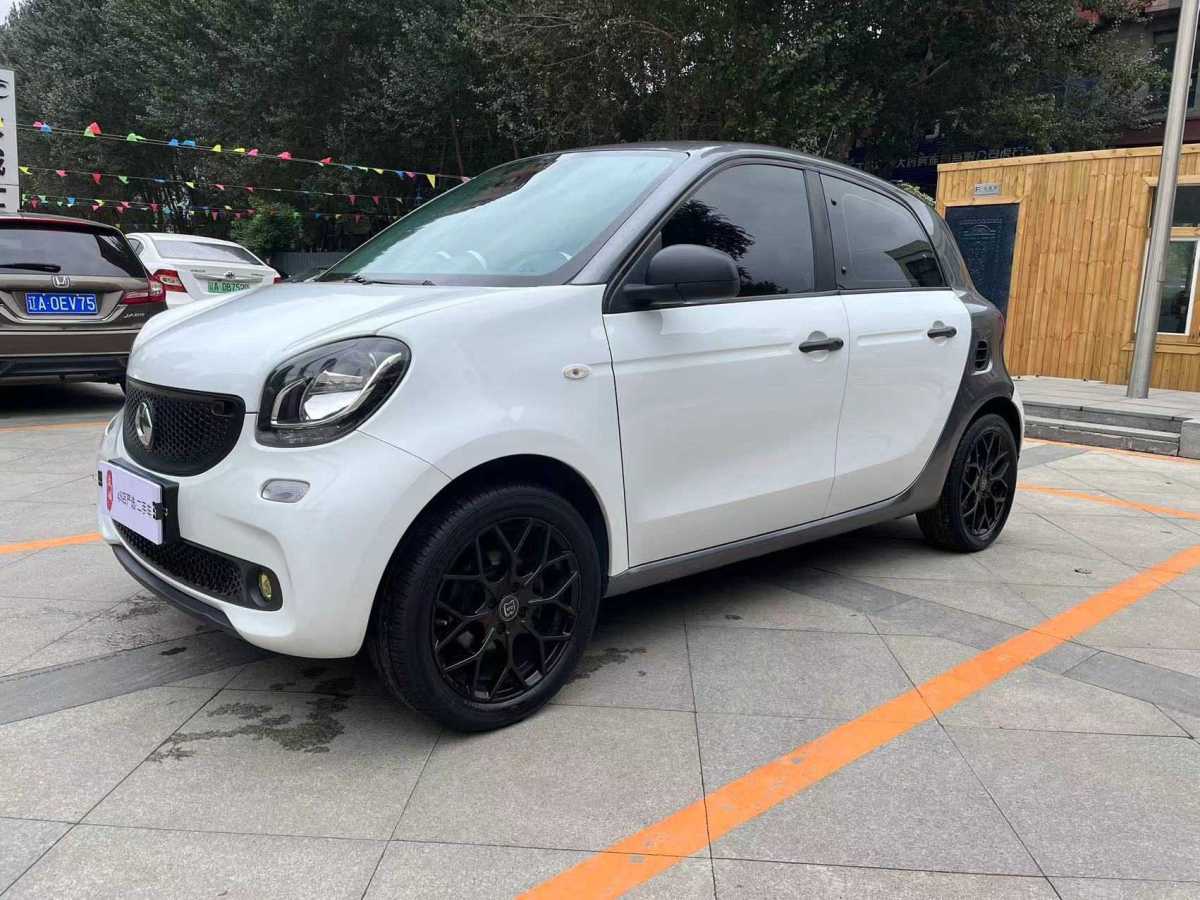 2017年10月smart forfour  2016款 1.0L 52千瓦靈動(dòng)版