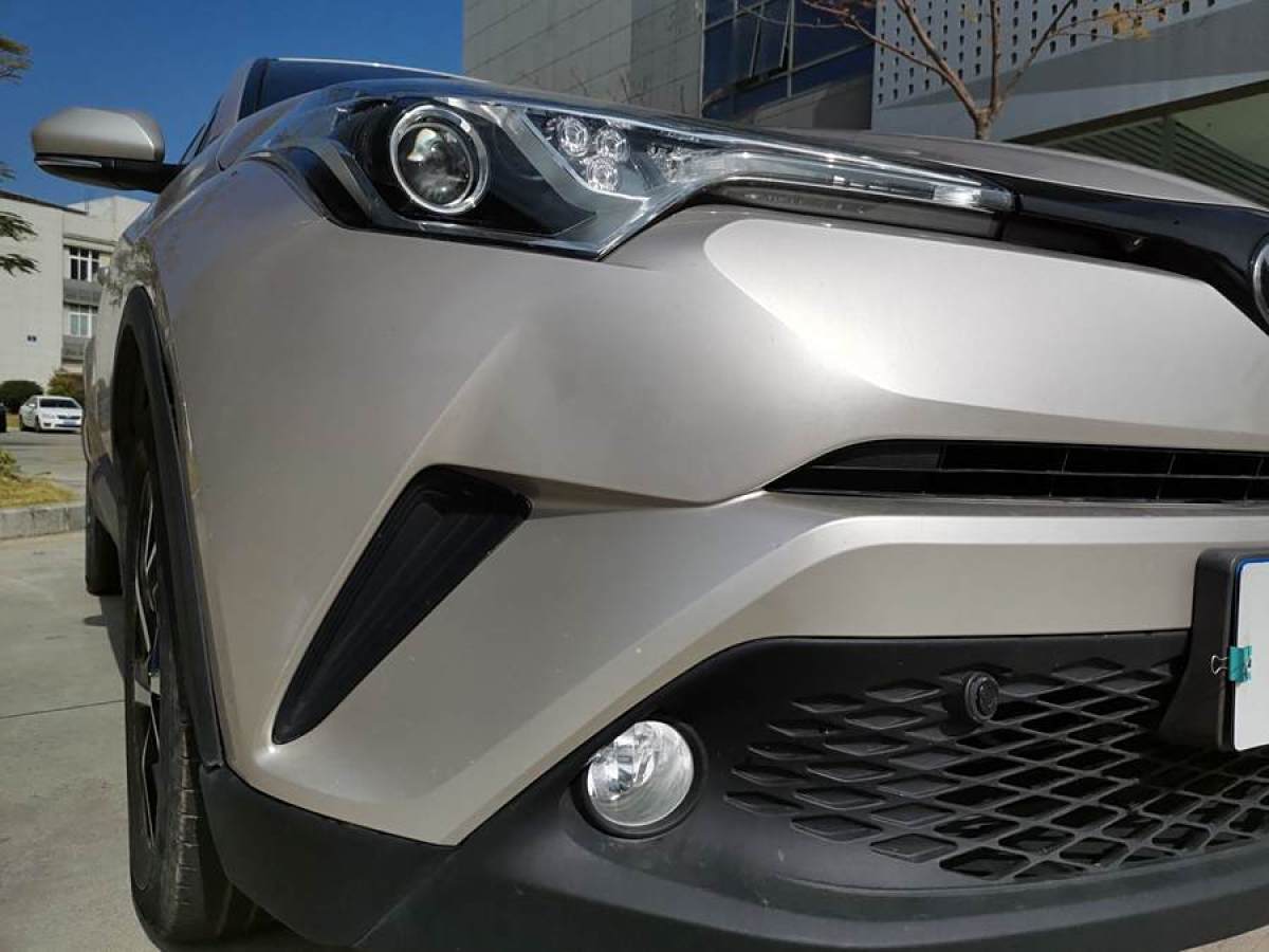 豐田 C-HR  2020款 2.0L 領(lǐng)先版圖片