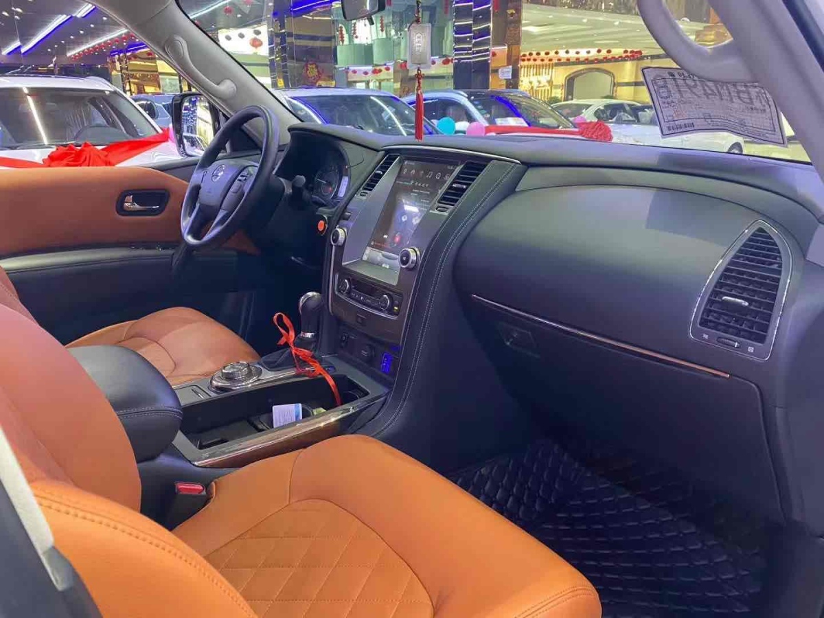 日產(chǎn) 途樂  2018款 4.0L 領英型圖片