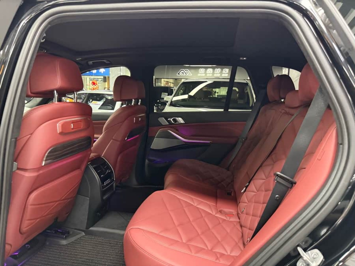 寶馬 寶馬X5  2023款 xDrive 40Li 尊享型M運(yùn)動(dòng)曜夜套裝圖片