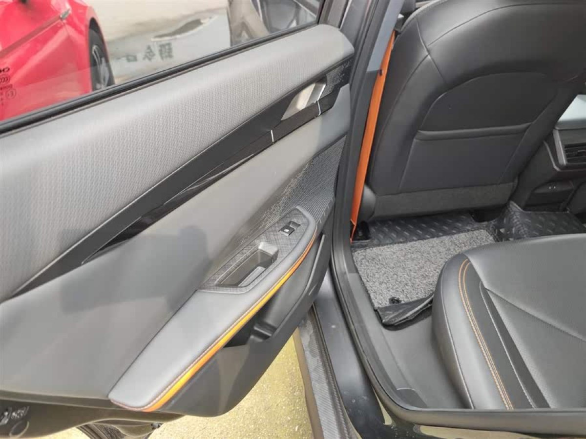 長安 長安UNI-V  2022款 1.5T 尊貴型圖片