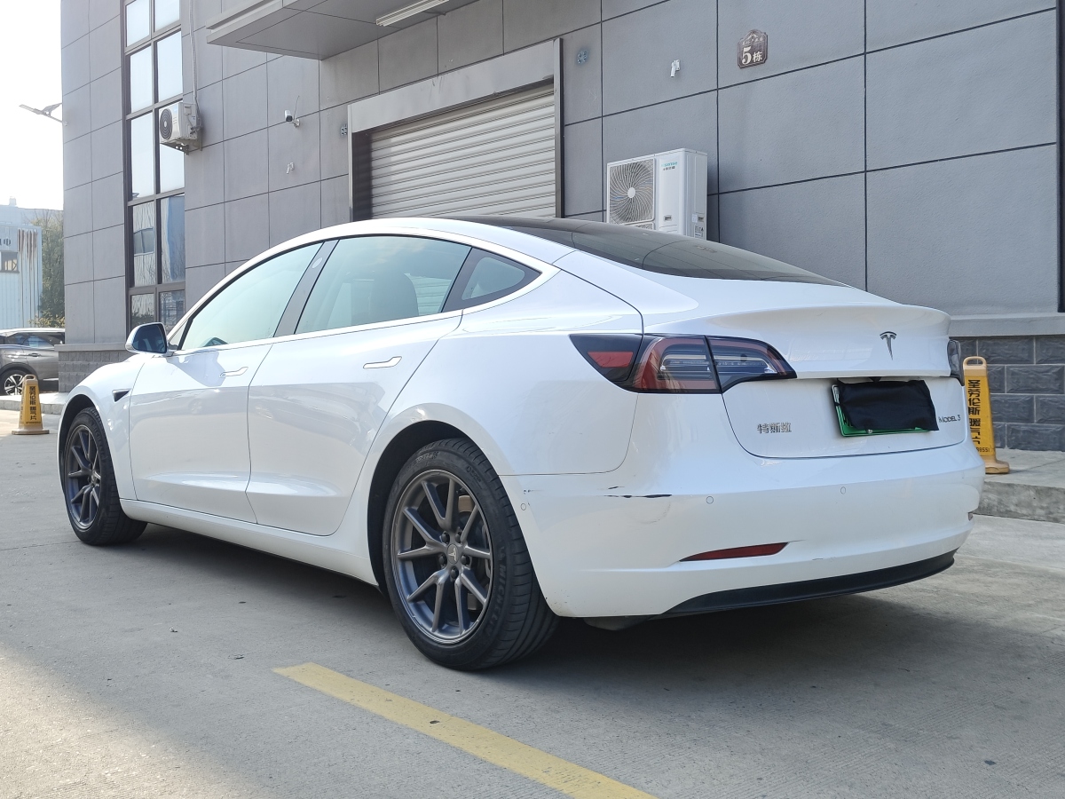 特斯拉 Model 3  2019款 標(biāo)準(zhǔn)續(xù)航后驅(qū)升級版圖片