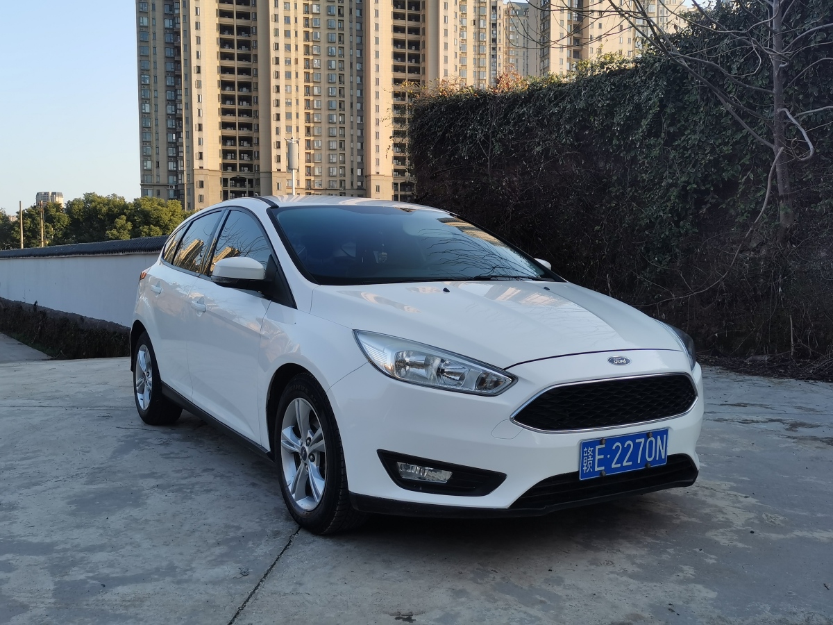 福特 ?？怂? 2015款 兩廂 1.6L 自動(dòng)舒適型圖片