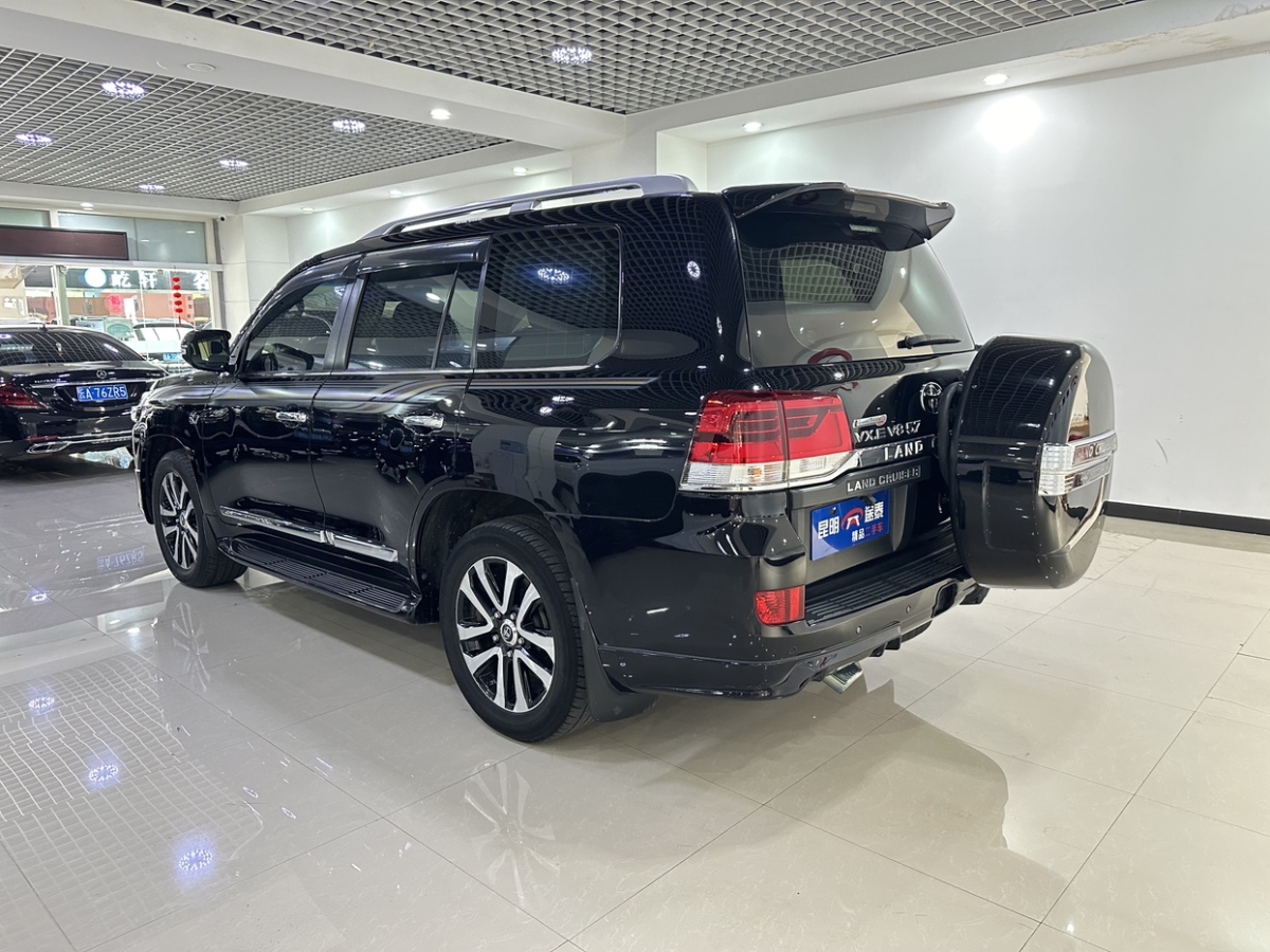 2019年08月豐田 蘭德酷路澤  2018款 5.7L VX-R 12氣 底升(中東版)