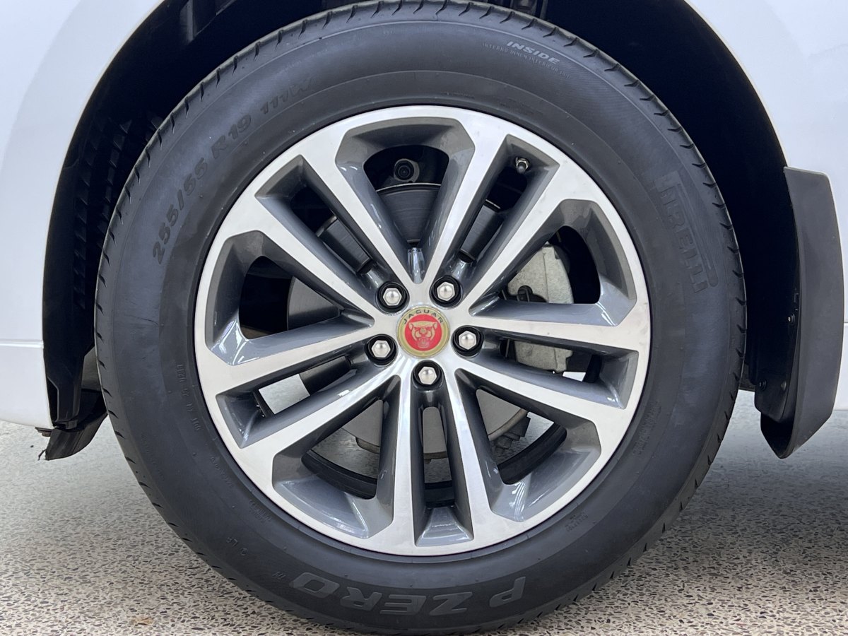 2017年3月捷豹 F-PACE  2016款 2.0T 兩驅(qū)R-Sport運(yùn)動(dòng)版