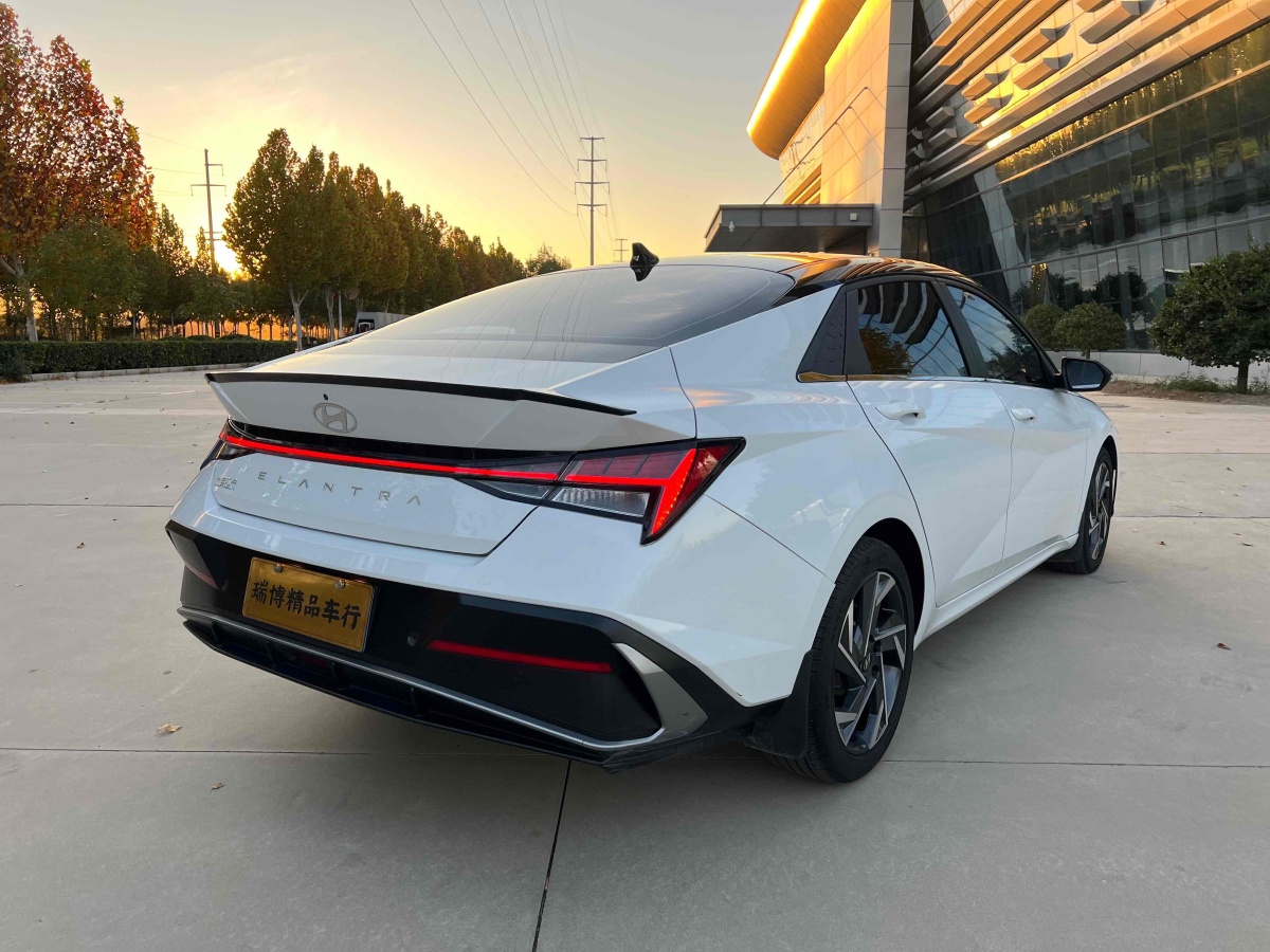 現(xiàn)代 伊蘭特  2022款 1.5L CVT LUX尊貴版圖片