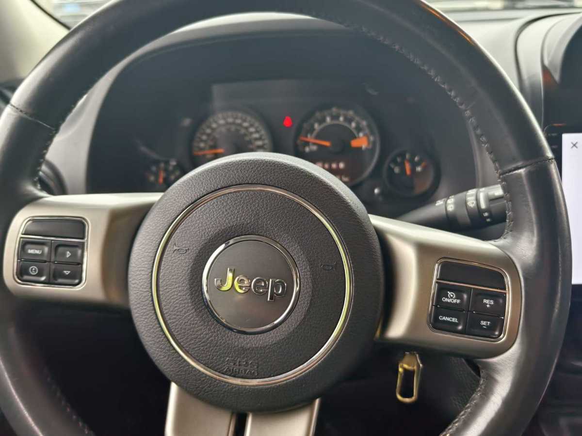 Jeep 自由客  2014款 2.4L 運(yùn)動(dòng)版圖片