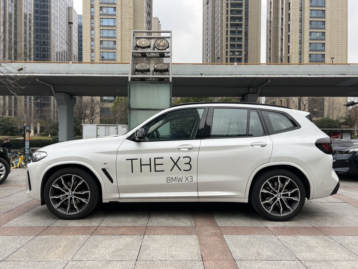 寶馬 寶馬X3  2023款 xDrive30i 領(lǐng)先型 M曜夜套裝圖片