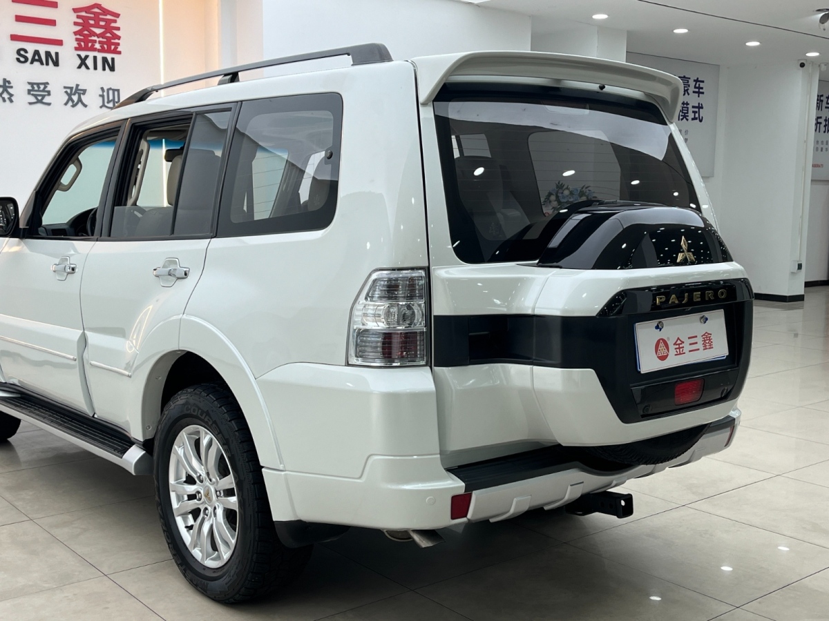 2020年6月三菱 帕杰罗 2019款 帕杰罗V97 3.8L GLS 八气 双差 天窗(中东)