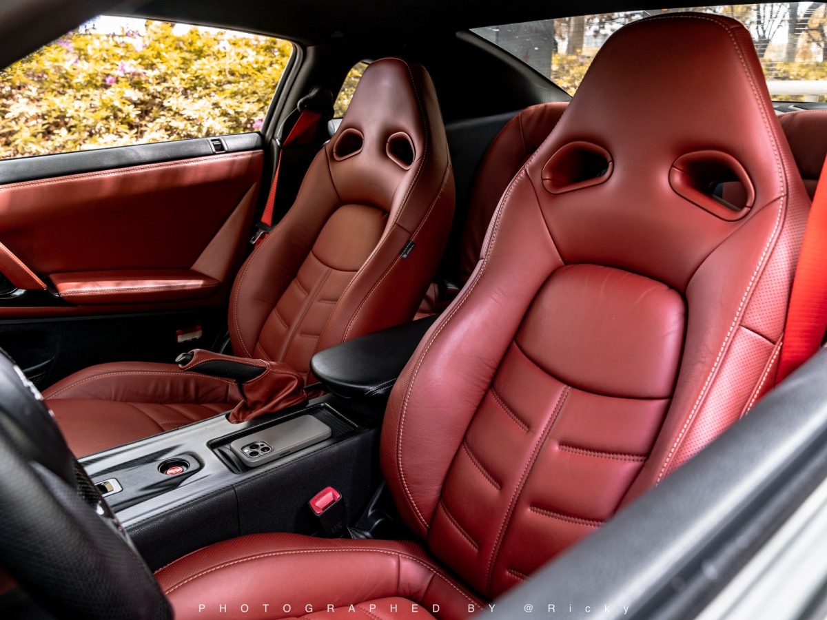日产 GT-R  2014款 3.8T Premium Edition 棕红内饰图片