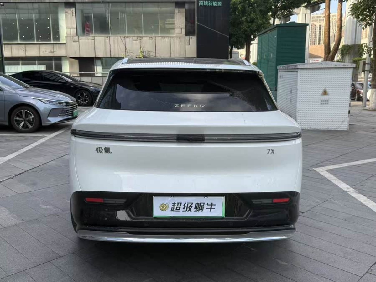 極氪 極氪7X  2025款 100kWh 長(zhǎng)續(xù)航四驅(qū)智駕版圖片