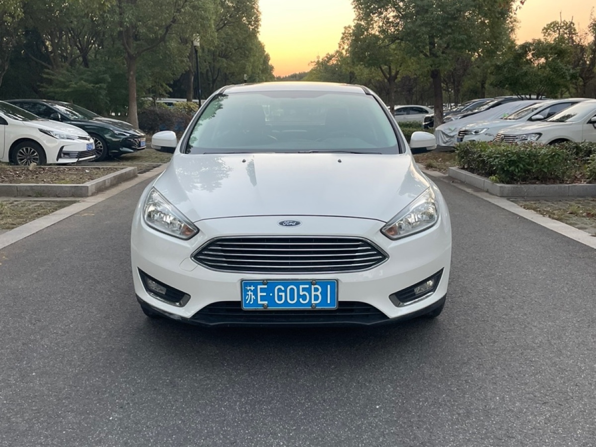 福特 ?？怂? 2018款 三廂經(jīng)典 EcoBoost 180 自動(dòng)精英型圖片