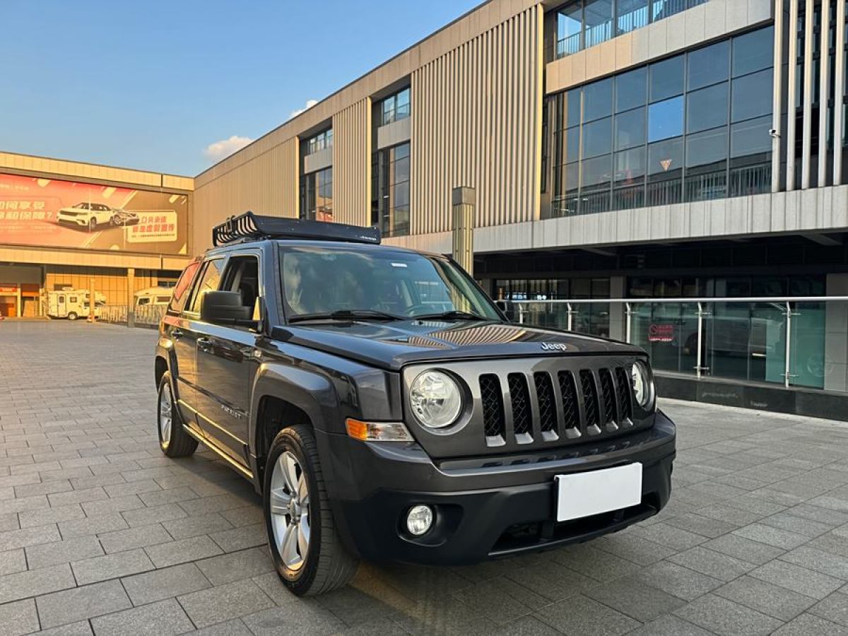 Jeep 自由客  2015款 2.4L 運(yùn)動(dòng)版圖片