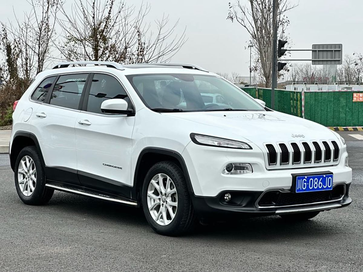 Jeep 自由光  2017款 2.0L 優(yōu)越版圖片