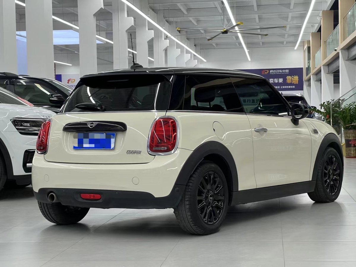 MINI COUNTRYMAN  2018款 1.5T COOPER 經(jīng)典派圖片