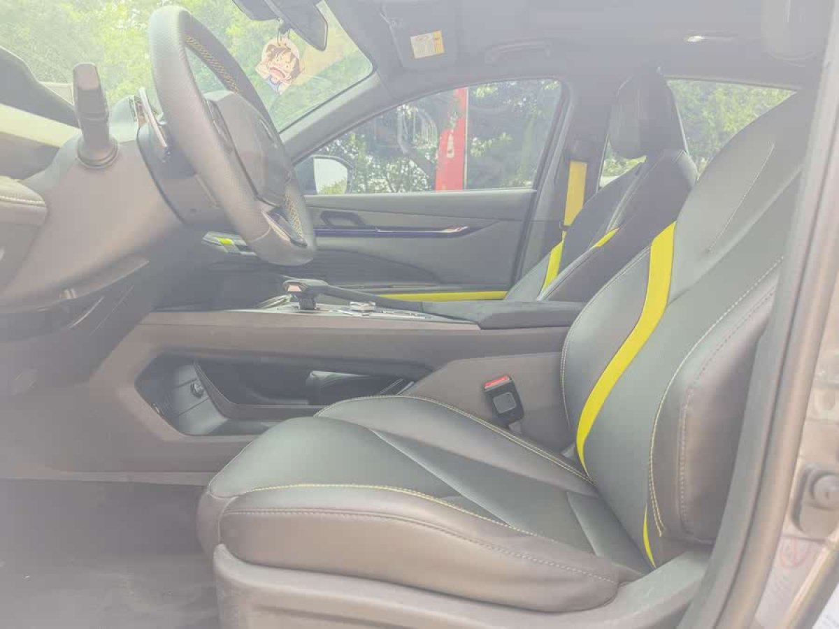 長安 長安UNI-V  2022款 1.5T 運(yùn)動版圖片