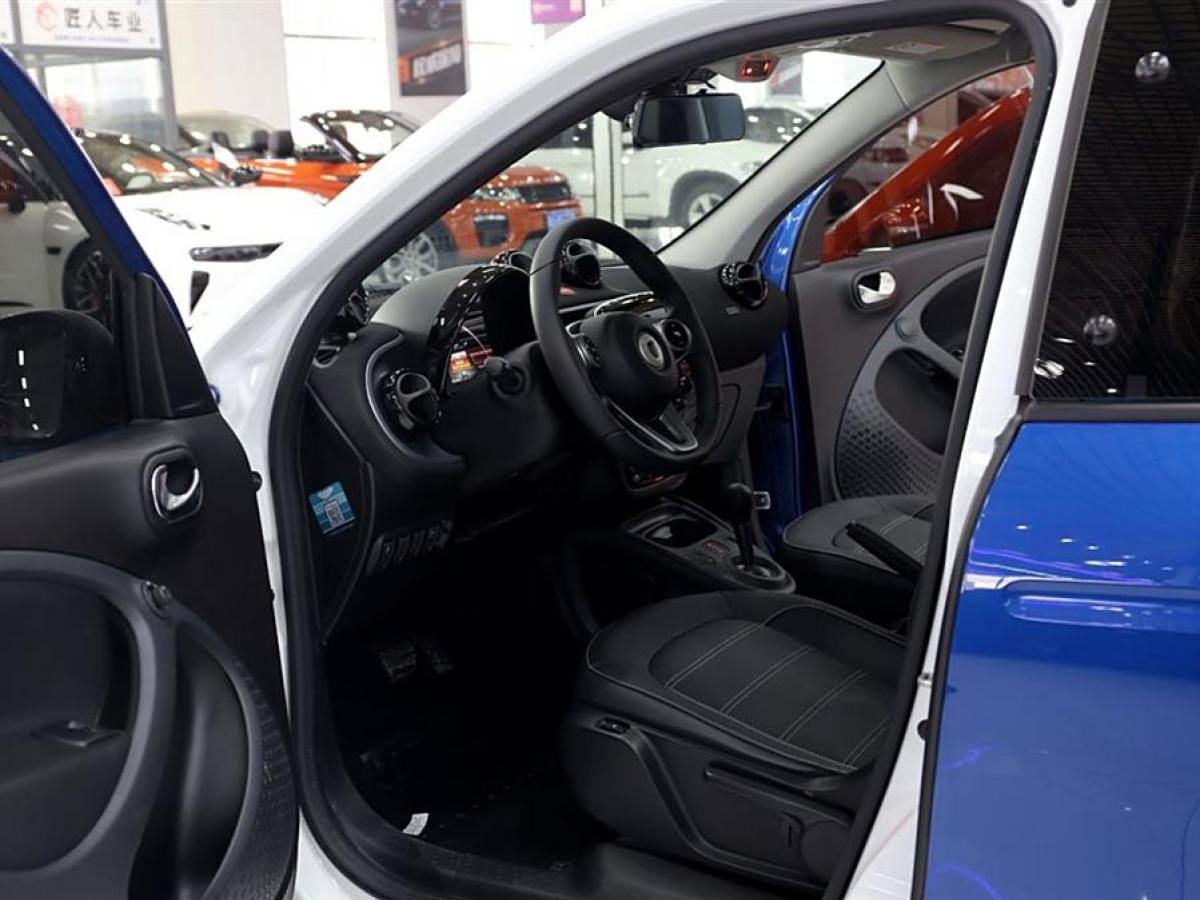 2019年4月smart forfour  2018款 0.9T 66千瓦先鋒版