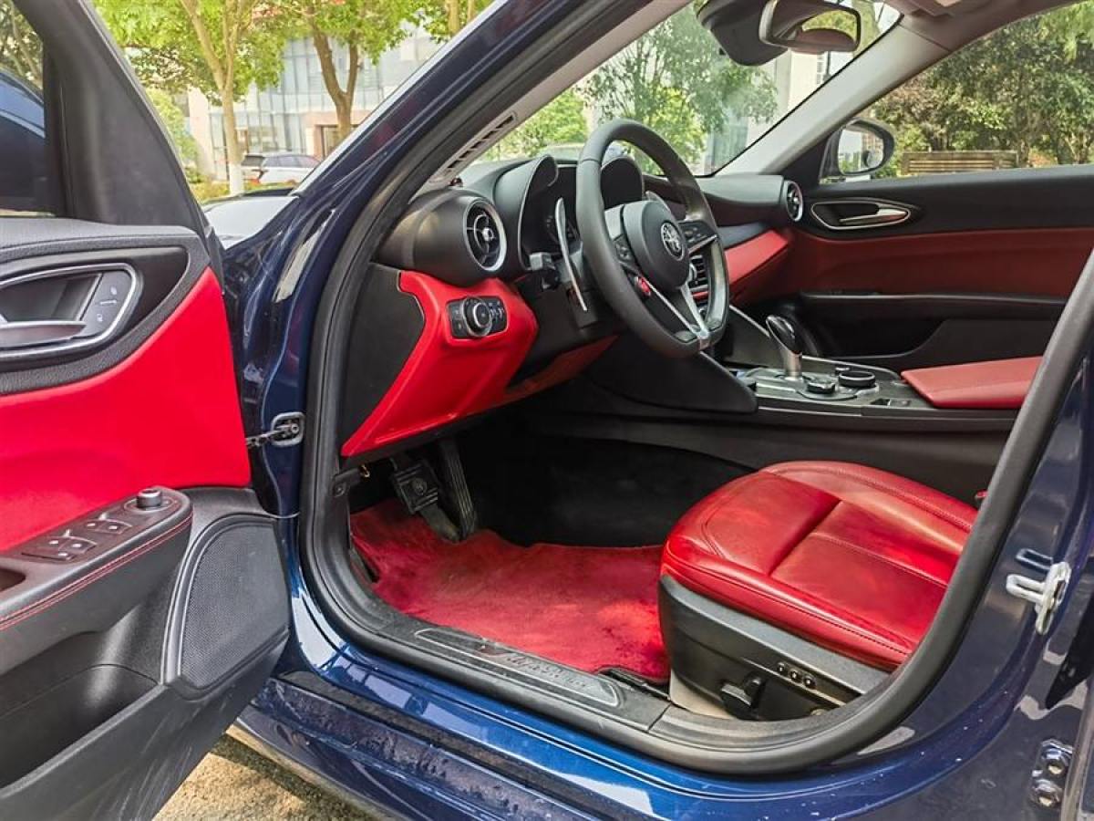 阿尔法·罗密欧 Giulia  2017款 2.0T 280HP 豪华版图片