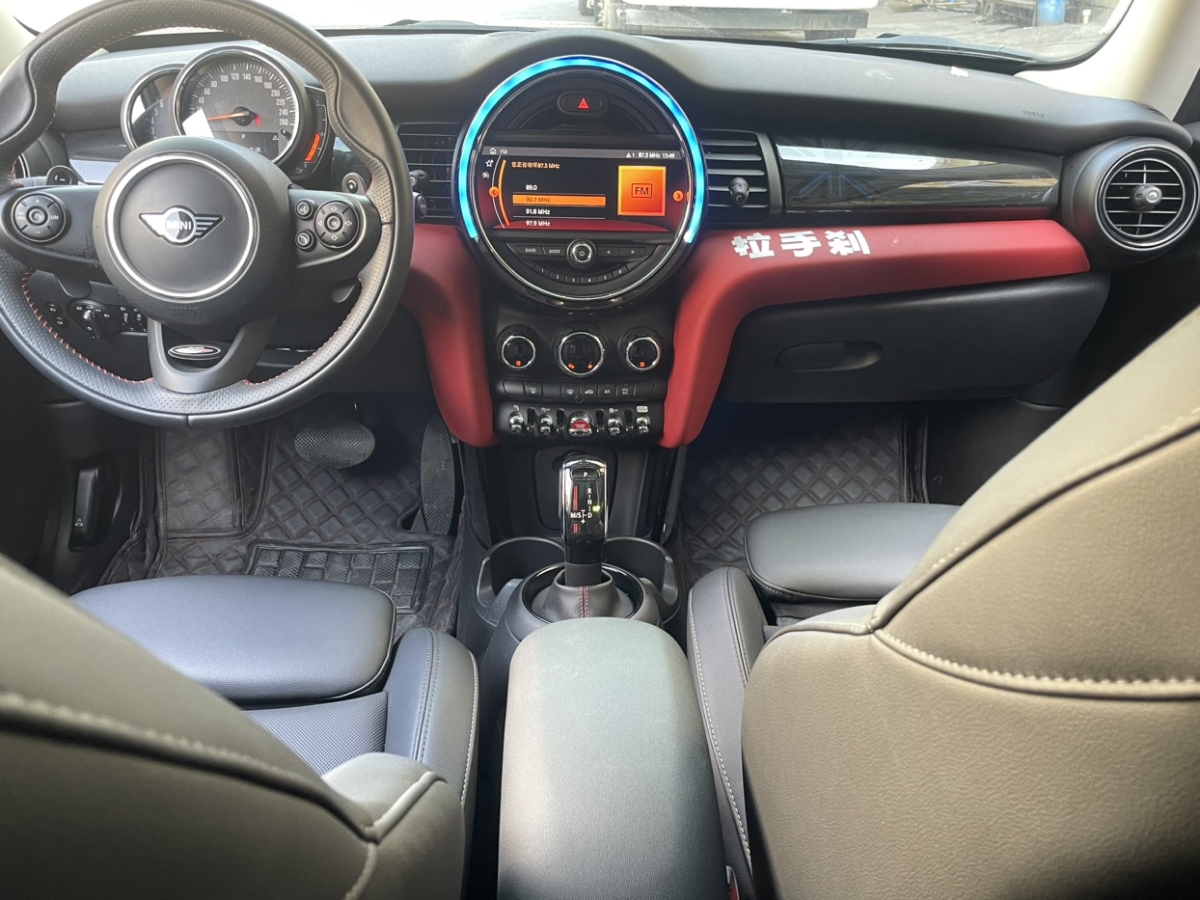 MINI MINI  2020款 2.0T COOPER S 經(jīng)典派 三門絕色版圖片