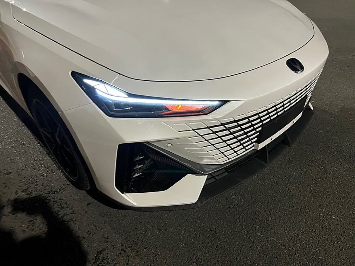 長(zhǎng)安 長(zhǎng)安UNI-V  2022款 1.5T 尊貴型圖片