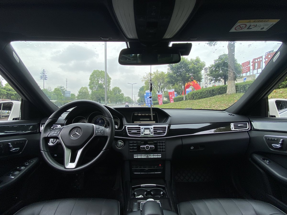 2014年8月奔驰 奔驰E级  2015款 改款 E 260 L 豪华型