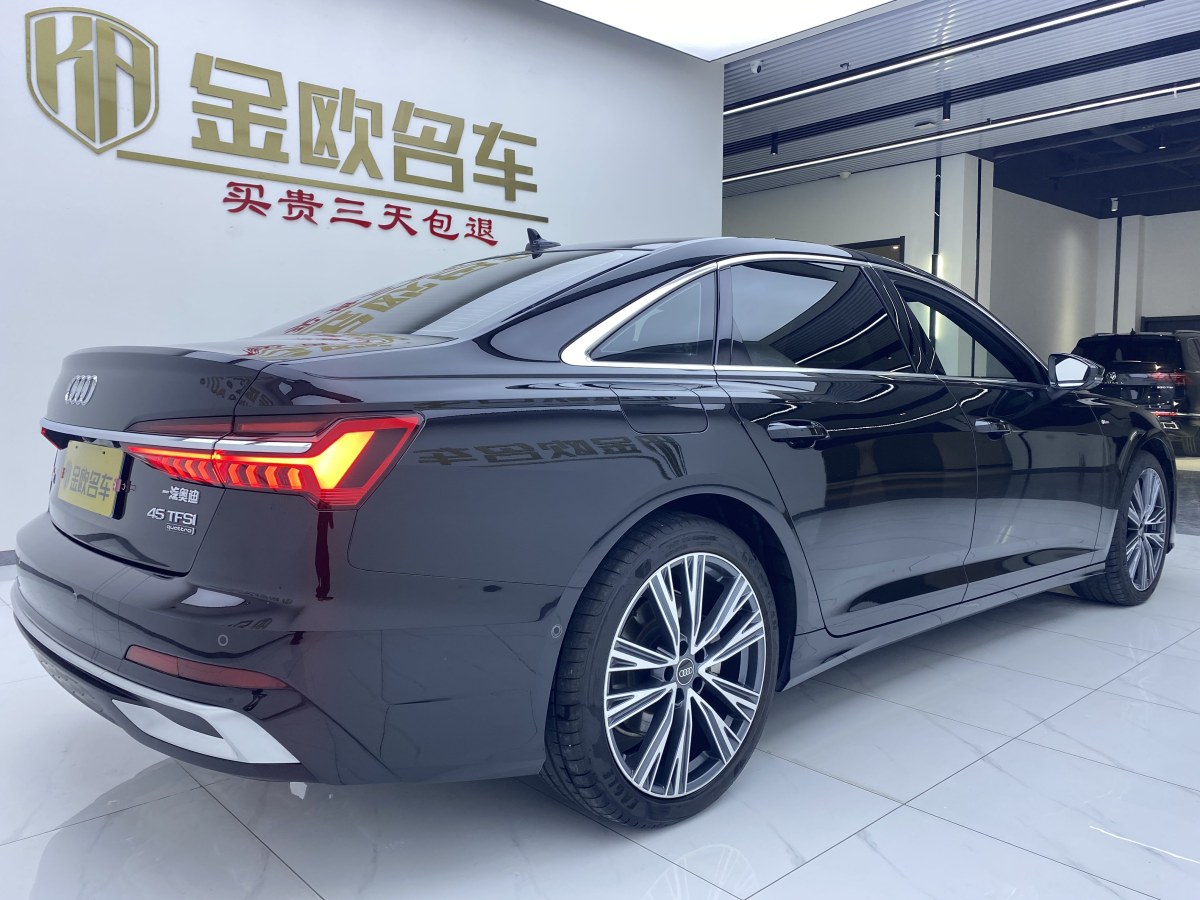 奧迪 奧迪A6L  2023款 改款 45 TFSI quattro 臻選動(dòng)感型圖片