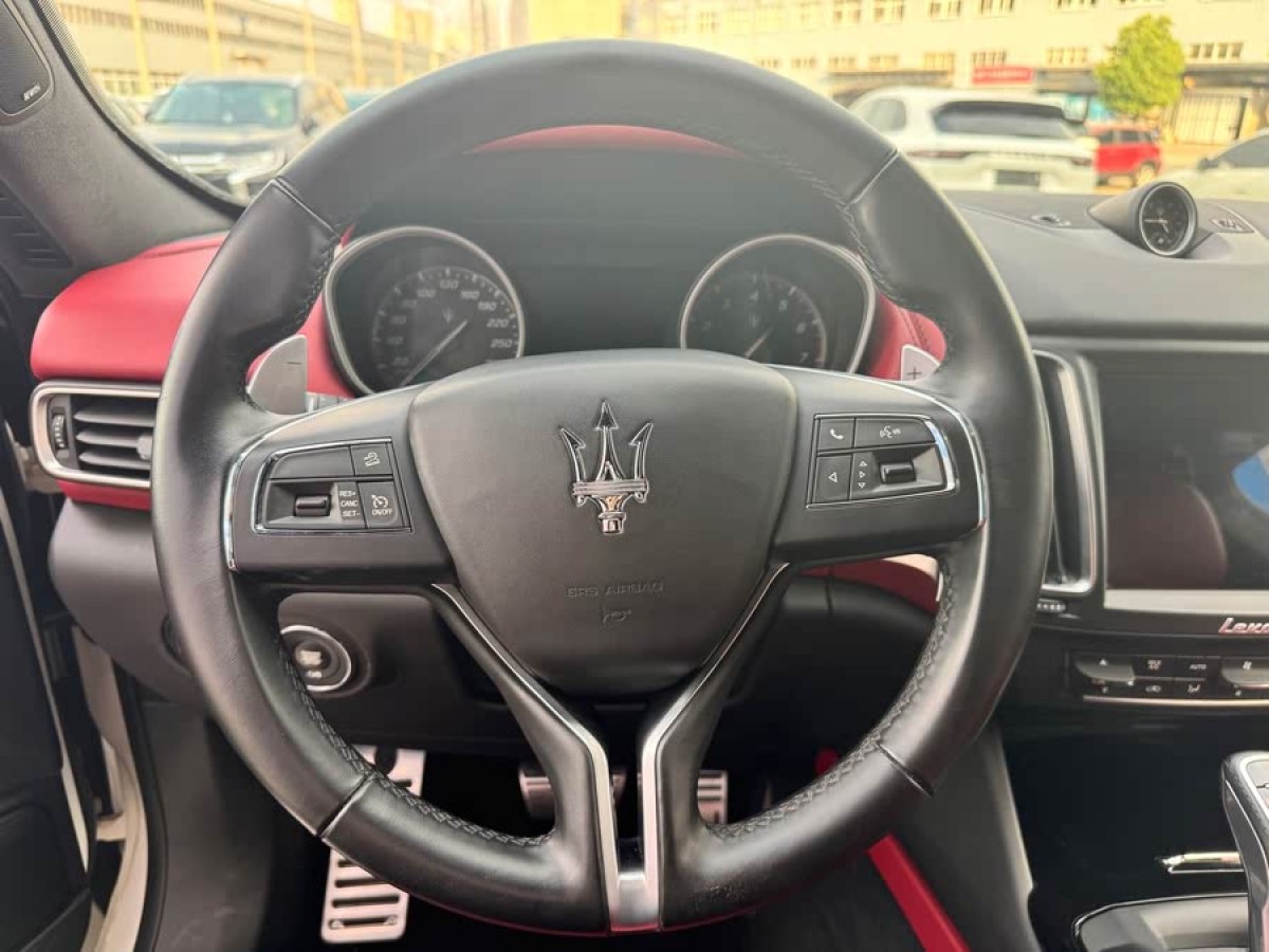 瑪莎拉蒂 Levante  2019款 3.0T 350Hp 標(biāo)準(zhǔn)版 國(guó)VI圖片