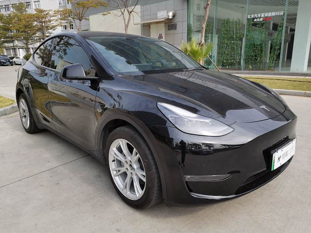 特斯拉 Model 3  2021款 改款 標(biāo)準(zhǔn)續(xù)航后驅(qū)升級(jí)版圖片