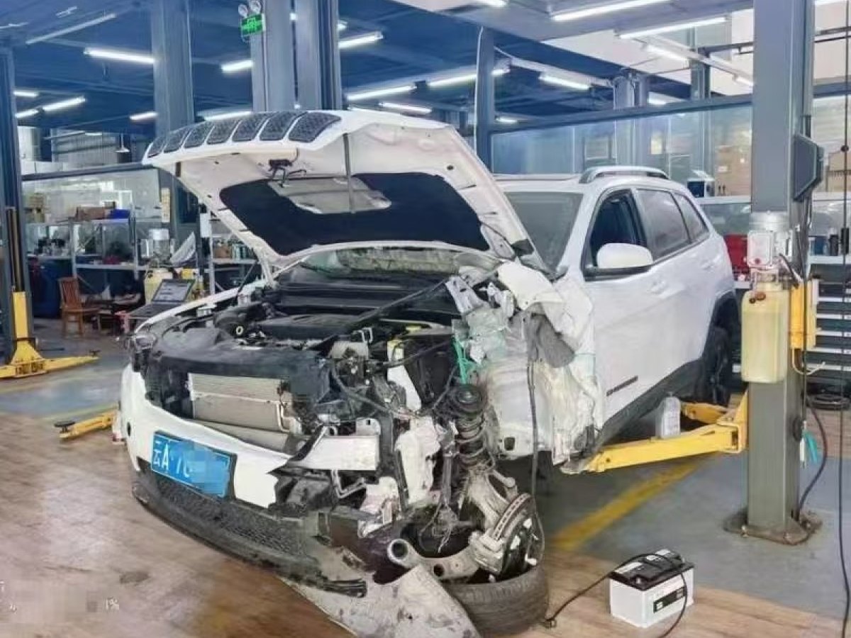 Jeep 自由光  2019款 2.0T 四驅(qū)探享版+自動(dòng)駕駛智慧包 國(guó)VI圖片